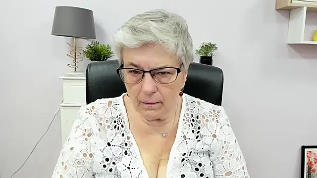 Snapshot of IrisDream chatting on 2, 7, 2026 IrisDream online show from 2, 7, 2026