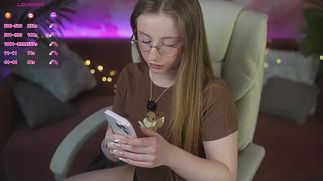 SilverrMoon online show from 7, 4, 2026