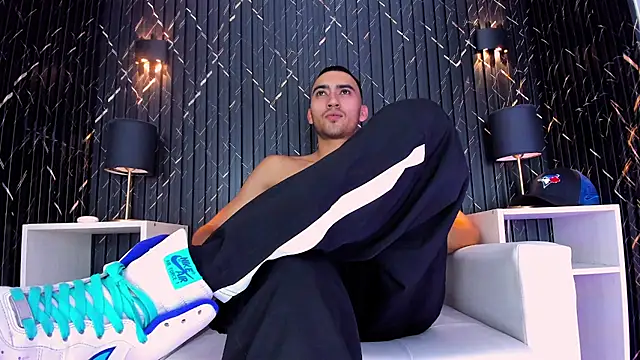 Snapshot of Liam_crox chatting on 21, 2, 2025 Liam crox online show from 21, 2, 2025