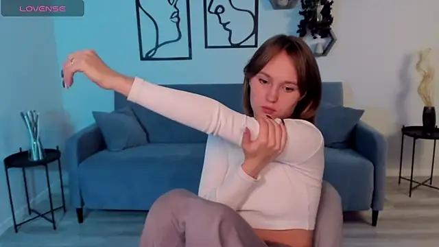 BritnieCute online show from 29, 10, 2025