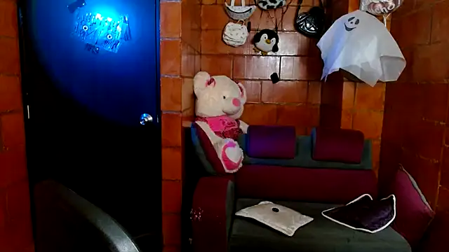 Snapshot of Raven__purple chatting on 5, 11, 2025 Raven purple online show from 5, 11, 2025