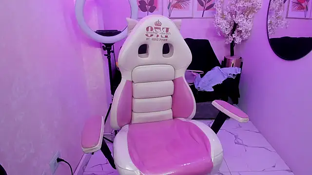 Snapshot of Zafiro_t18 chatting on 19, 12, 2024 Zafiro t18 online show from 19, 12, 2024