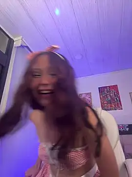 missdaphnee  online show from 16, 3, 2025