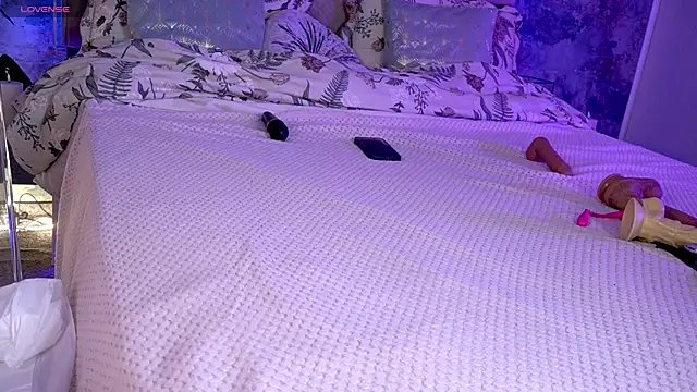 Snapshot of KiraRoxx chatting on 21, 4, 2026 KiraRoxx online show from 21, 4, 2026