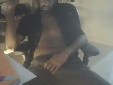 Snapshot of dominanthubby chatting on 8, 12, 2024 dominanthubby online show from 8, 12, 2024