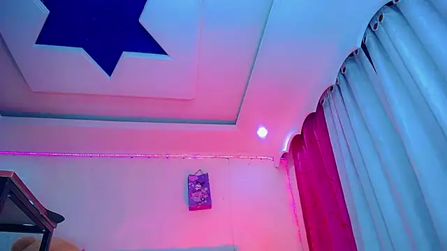 NahomiCamper online show from 14, 3, 2026