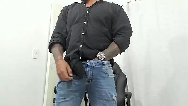 Snapshot of Lyon_vach chatting on 8, 3, 2025 Lyon vach online show from 8, 3, 2025