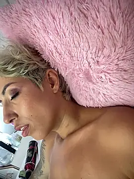 MONSYHOT1 online show from 1, 2, 2025