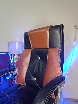 Black-Pearll online show from 4, 2, 2025