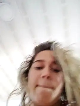 LaurenWelly  online show from 16, 2, 2025