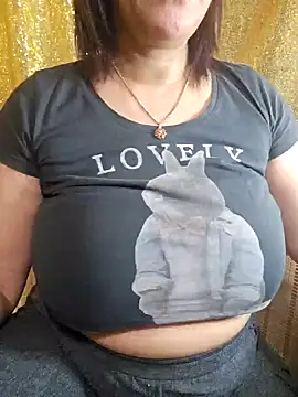 Snapshot of Foxlady2271 chatting on 2, 2, 2025 Foxlady2271 online show from 2, 2, 2025