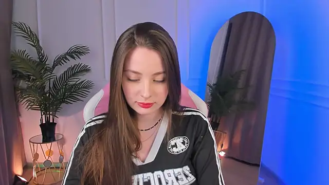 Snapshot of MoonLissa chatting on 1, 2, 2025 MoonLissa online show from 1, 2, 2025