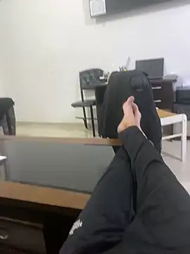 Snapshot of alex-riadh chatting on 5, 1, 2025 alex-riadh online show from 5, 1, 2025