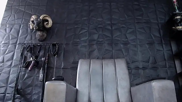 Agata Darkness online show from 5, 2, 2026