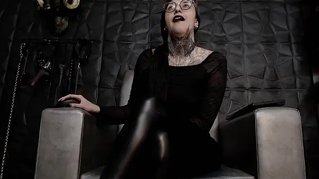 Agata Darkness online show from 4, 7, 2026
