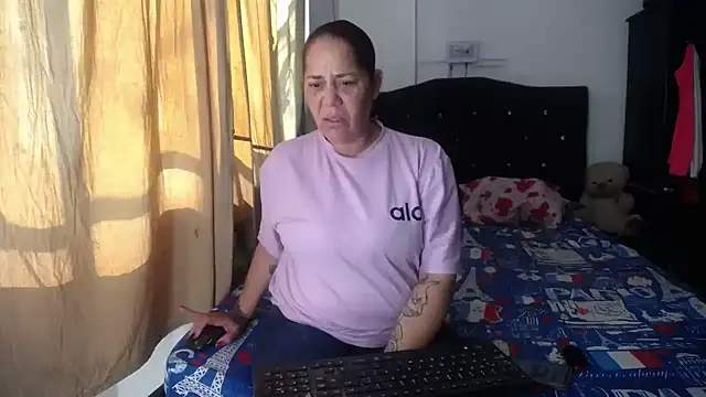 Snapshot of merryymaturee_ chatting on 15, 10, 2025 merryymaturee online show from 15, 10, 2025