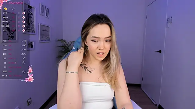 Snapshot of Evia_r0se chatting on 10, 12, 2024 Evia r0se online show from 10, 12, 2024