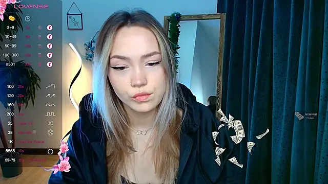 Snapshot of Evia_r0se chatting on 22, 12, 2024 Evia r0se online show from 22, 12, 2024