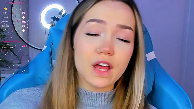 Snapshot of Evia_r0se chatting on 5, 1, 2025 Evia r0se online show from 5, 1, 2025