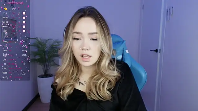 Snapshot of Evia_r0se chatting on 28, 1, 2025 Evia r0se online show from 28, 1, 2025