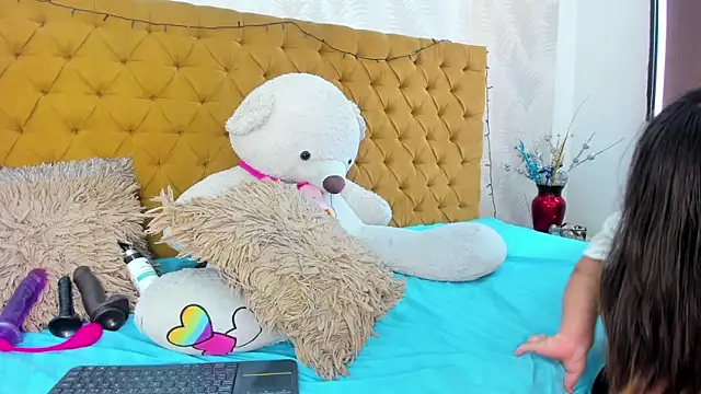 Michelle Brooks online show from 13, 1, 2025