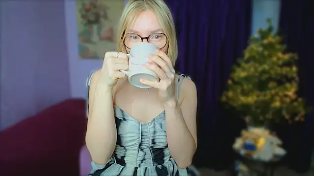 Snapshot of TaylorBre chatting on 17, 12, 2025 TaylorBre online show from 17, 12, 2025