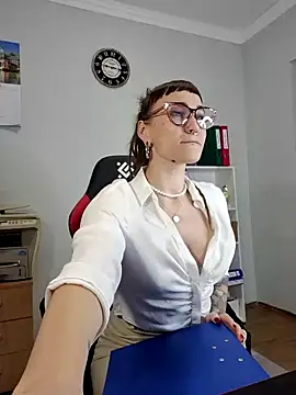 Snapshot of FoxRineHelen chatting on 10, 2, 2025 FoxRineHelen online show from 10, 2, 2025