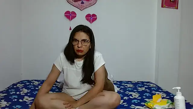 anybellucci43 online show from 17, 12, 2025