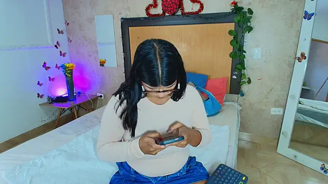 Snapshot of mialopez52 chatting on 8, 7, 2026 mialopez52 online show from 8, 7, 2026