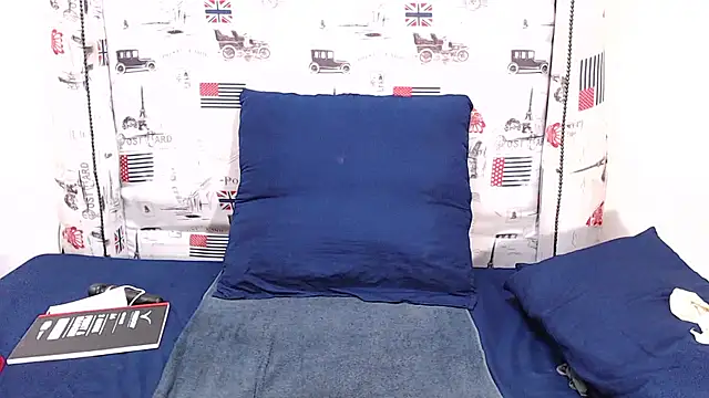 Honeybumsx32 online show from 14, 9, 2025