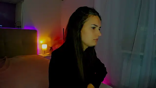 Laura Leee online show from 14, 9, 2025