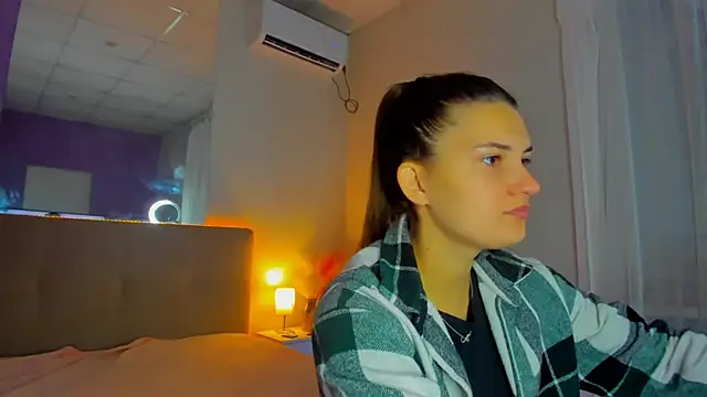 Laura Leee online show from 19, 9, 2025