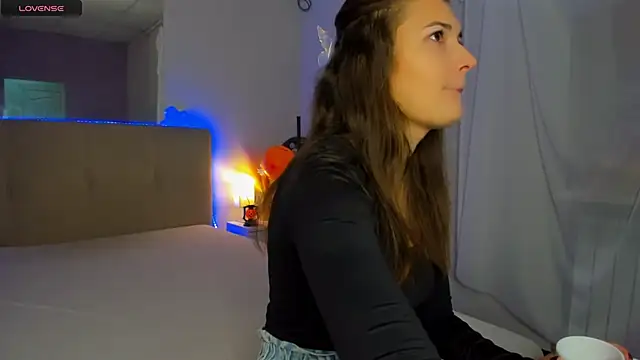 Laura Leee online show from 29, 10, 2025