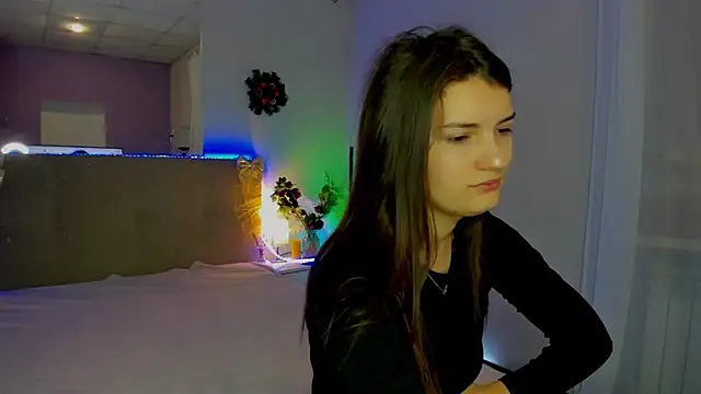 Snapshot of Laura_Leee chatting on 17, 12, 2025 Laura Leee online show from 17, 12, 2025