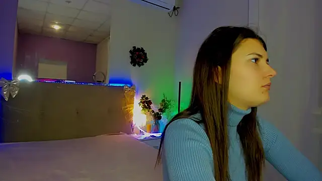 Snapshot of Laura_Leee chatting on 19, 12, 2025 Laura Leee online show from 19, 12, 2025