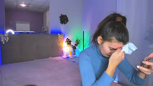 Snapshot of Laura_Leee chatting on 21, 12, 2025 Laura Leee online show from 21, 12, 2025