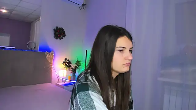 Snapshot of Laura_Leee chatting on 23, 12, 2025 Laura Leee online show from 23, 12, 2025