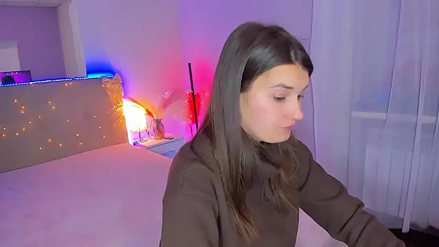 Snapshot of Laura_Leee chatting on 2, 2, 2026 Laura Leee online show from 2, 2, 2026