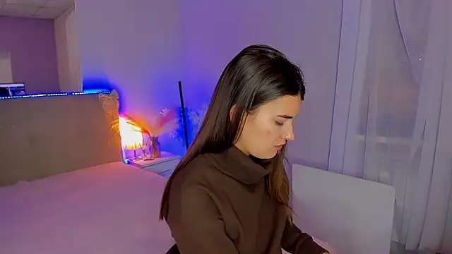 Snapshot of Laura_Leee chatting on 4, 2, 2026 Laura Leee online show from 4, 2, 2026