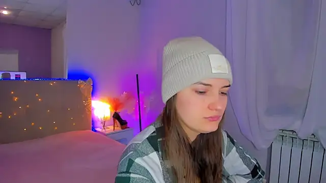 Snapshot of Laura_Leee chatting on 8, 2, 2026 Laura Leee online show from 8, 2, 2026