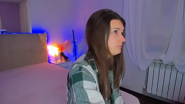 Snapshot of Laura_Leee chatting on 9, 2, 2026 Laura Leee online show from 9, 2, 2026