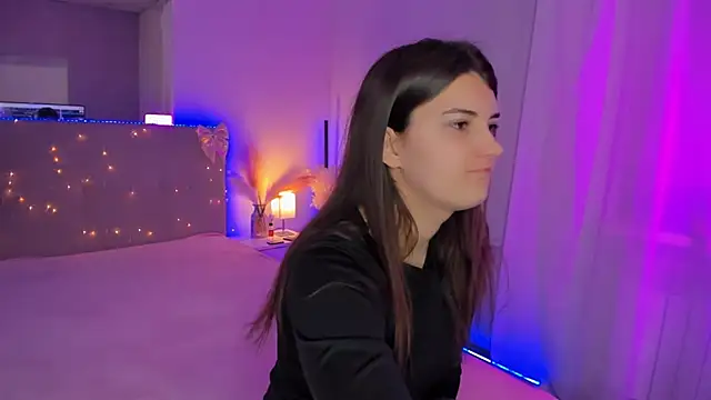 Laura Leee online show from 5, 4, 2026