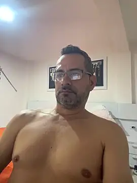 Snapshot of party2025 chatting on 5, 4, 2026 party2025 online show from 5, 4, 2026