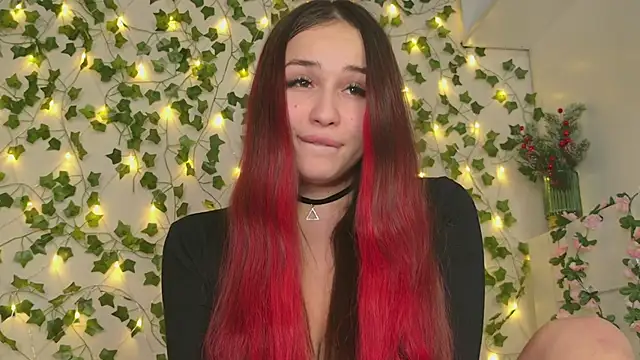 Snapshot of Brenda_M00n chatting on 28, 12, 2024 Brenda M00n online show from 28, 12, 2024