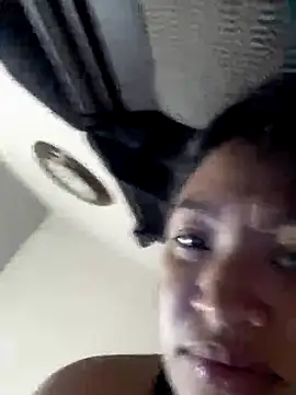 Snapshot of SINUECASTILLO chatting on 8, 10, 2025 SINUECASTILLO online show from 8, 10, 2025