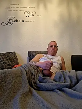 Snapshot of Maiki82 chatting on 14, 3, 2025 Maiki82 online show from 14, 3, 2025