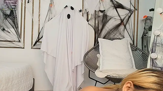 Snapshot of miranda_villa chatting on 19, 10, 2025 miranda villa online show from 19, 10, 2025