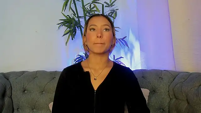 Snapshot of miranda_villa chatting on 15, 12, 2025 miranda villa online show from 15, 12, 2025