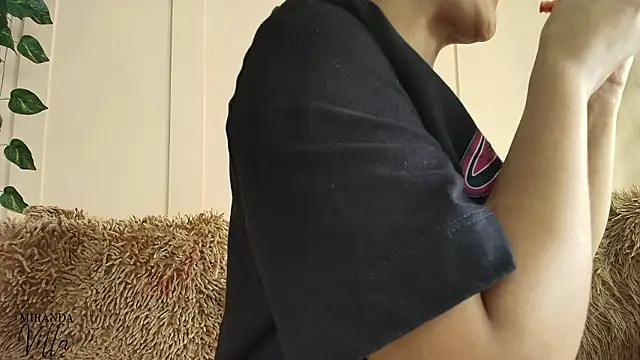 Snapshot of miranda_villa chatting on 3, 2, 2026 miranda villa online show from 3, 2, 2026