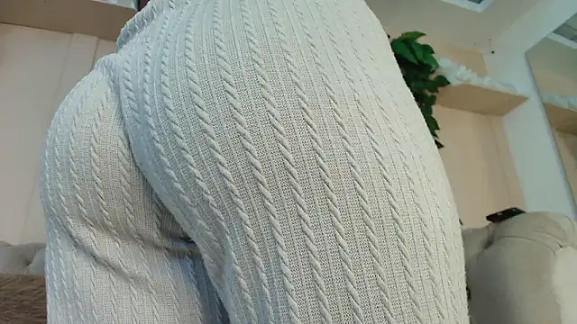 Snapshot of miranda_villa chatting on 4, 2, 2026 miranda villa online show from 4, 2, 2026